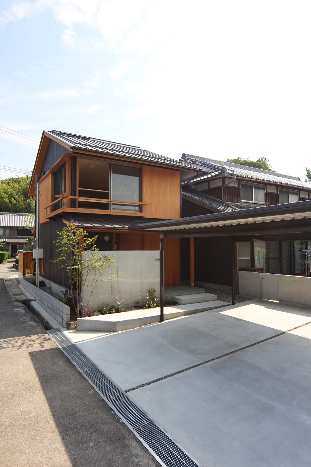 姫路市の木の家 実家の横に佇む杉板張りの住まい