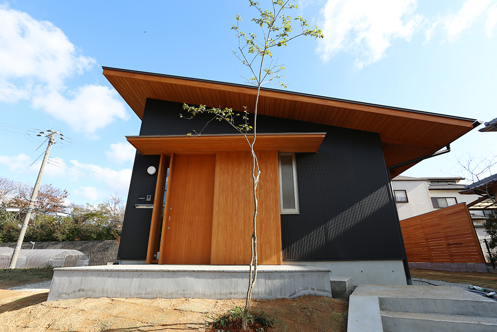 神戸市の木の家『アーバンスタジオ』平屋外観