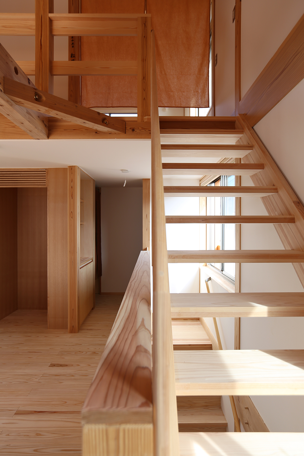 明石市の木の家 採光十分な階段室