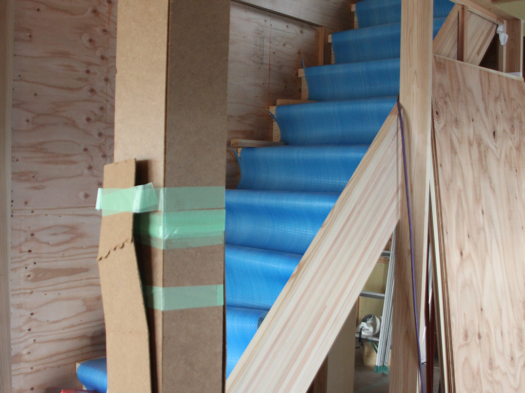 加古川市の木の家　大工工事階段