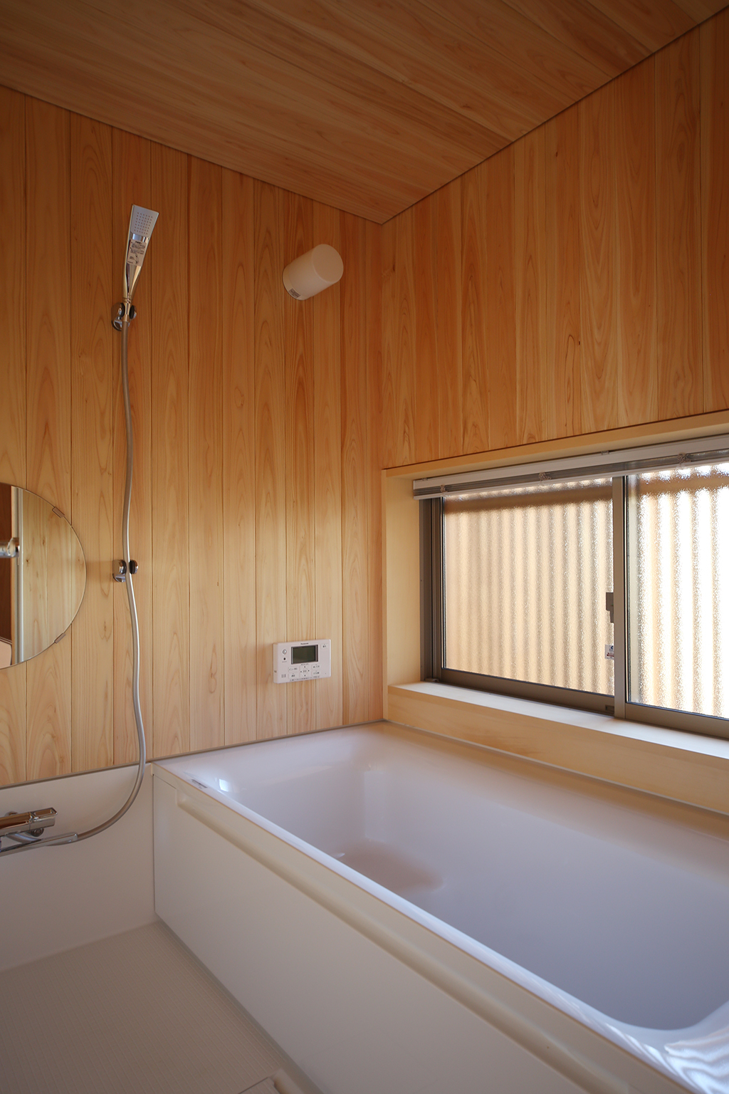 加古川市の木の家 桧貼りの浴室