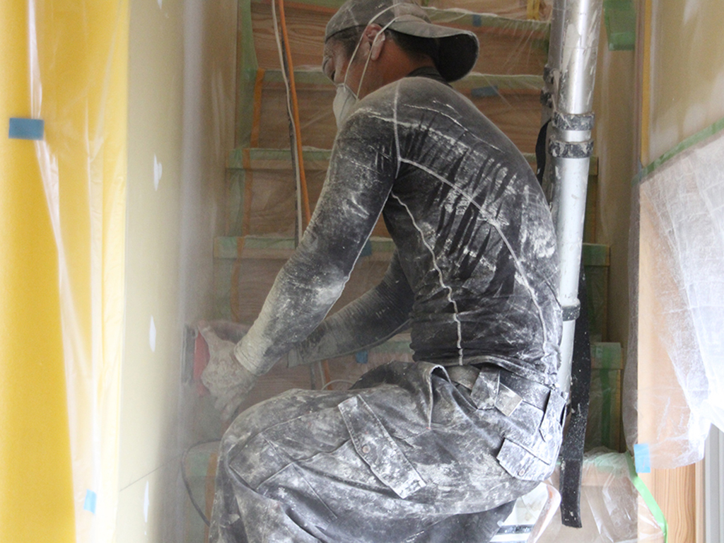 姫路市の木の家　内壁塗装工事