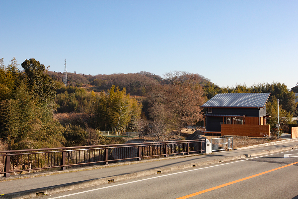 三木市の木の家 山の傍に佇む住まい