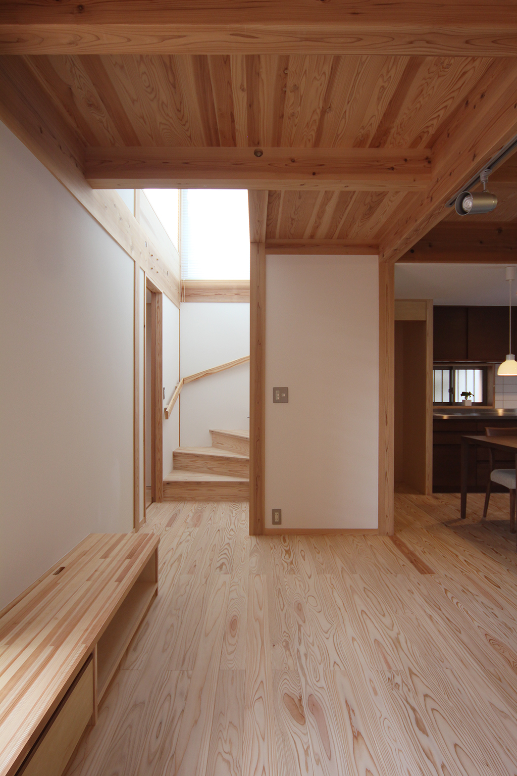 神戸市の木の住まい 2階へと続く階段