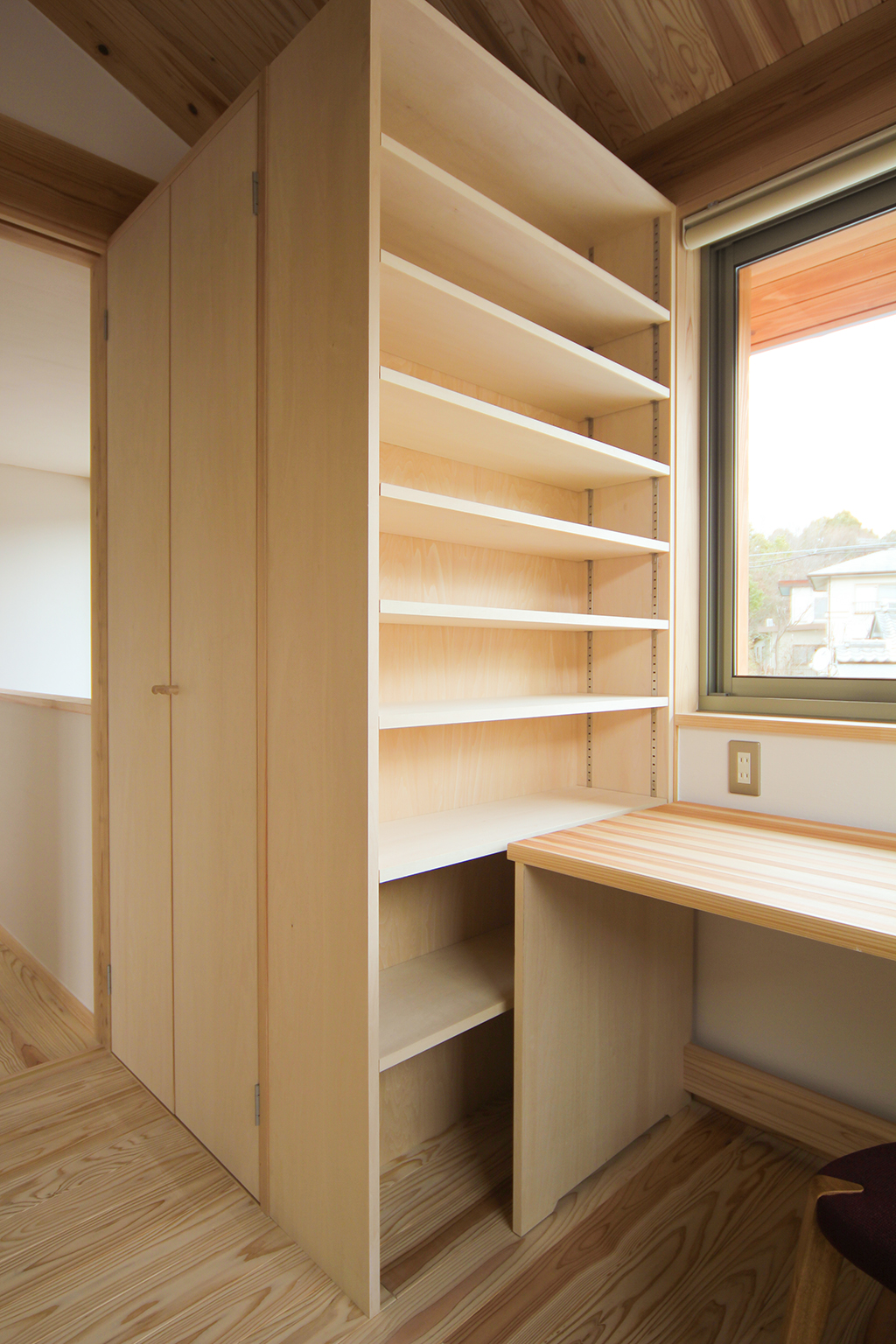 姫路市の木の家 造り付けの本棚