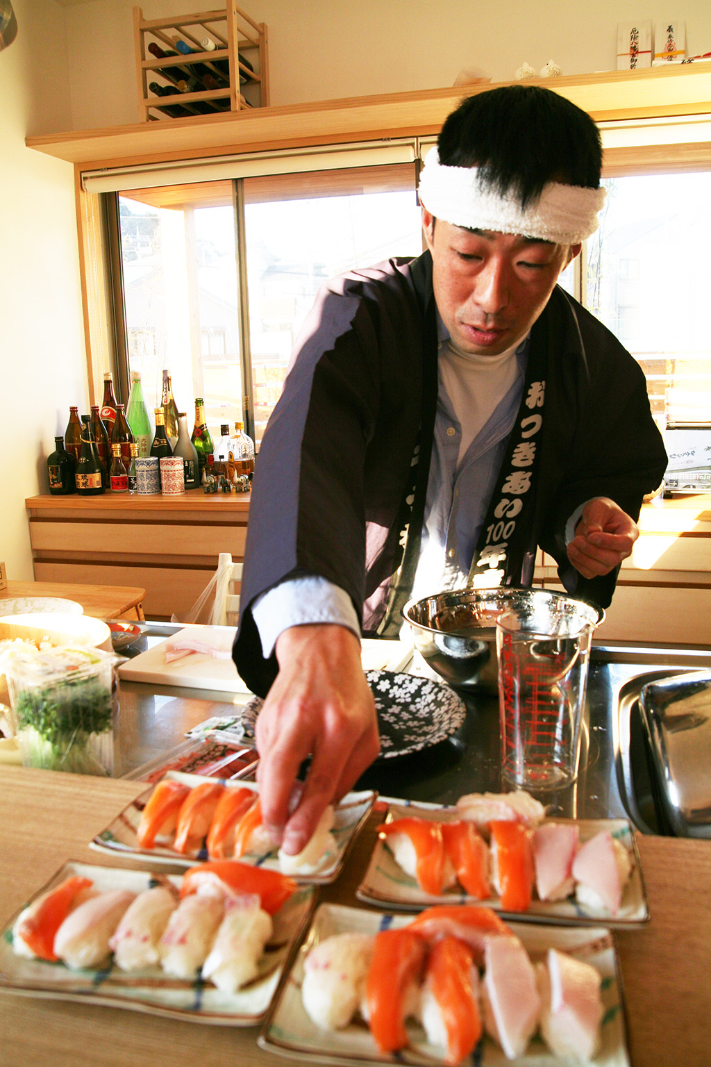 神戸市の木の家 居酒屋のようなカウンターで腕をふるうご主人