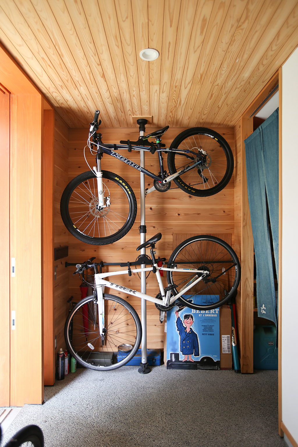 神戸市の木の家 趣味の自転車を飾れる玄関