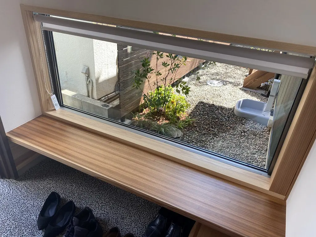 小窓 玄関の小窓 | 姫路市・加古川市周辺でおしゃれな注文住宅を建てるならヤマヒロ