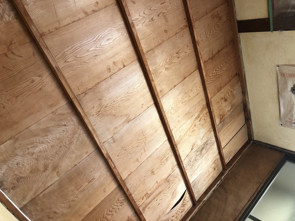 和室天井にシミ ヤマヒロ