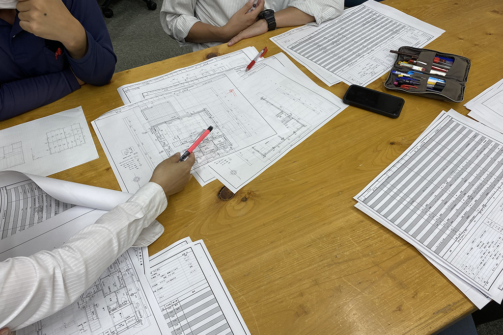 たつの市の木の家　社内図面打ち合わせ