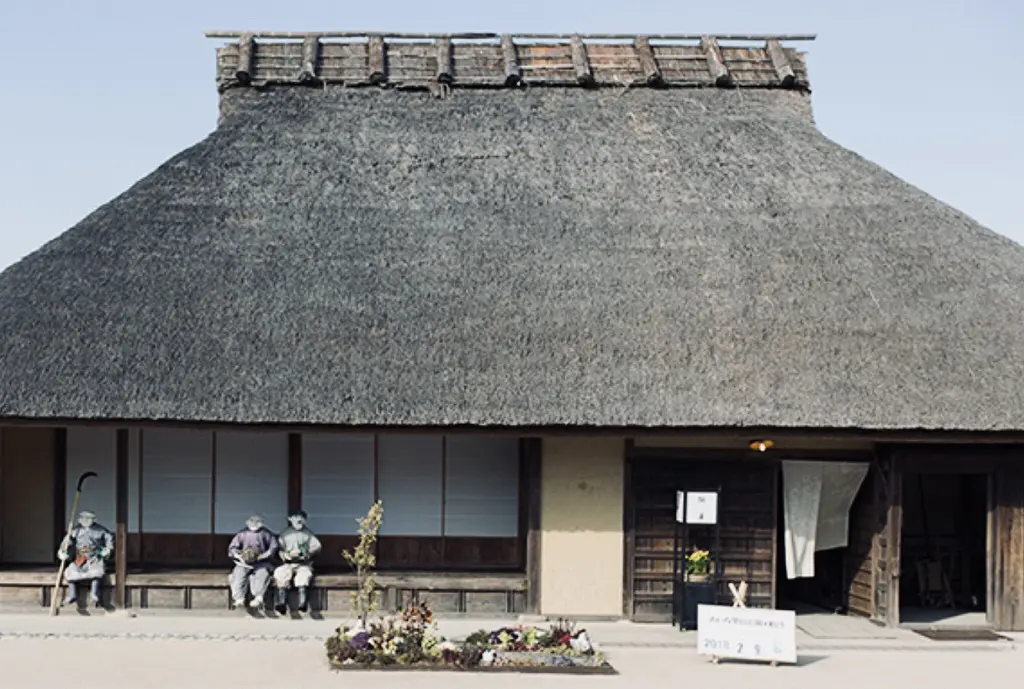 日本の古民家　茅葺き屋根　只今工事中 日本の古民家茅葺き屋根只今工事中