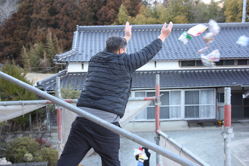 宍粟市の木の家　お餅まき