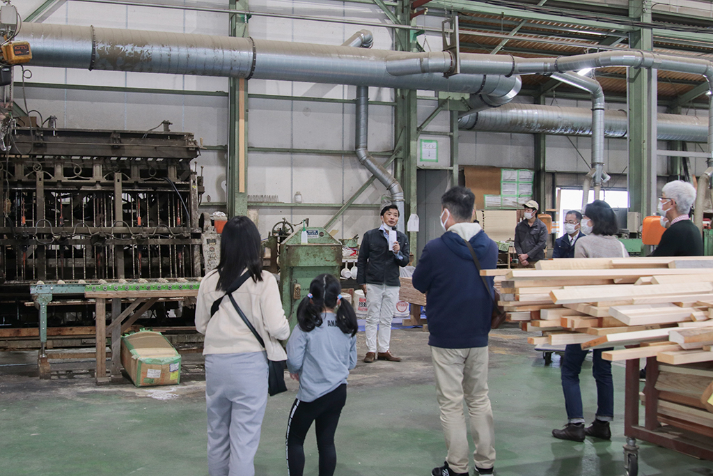 建材工場 見学の様子