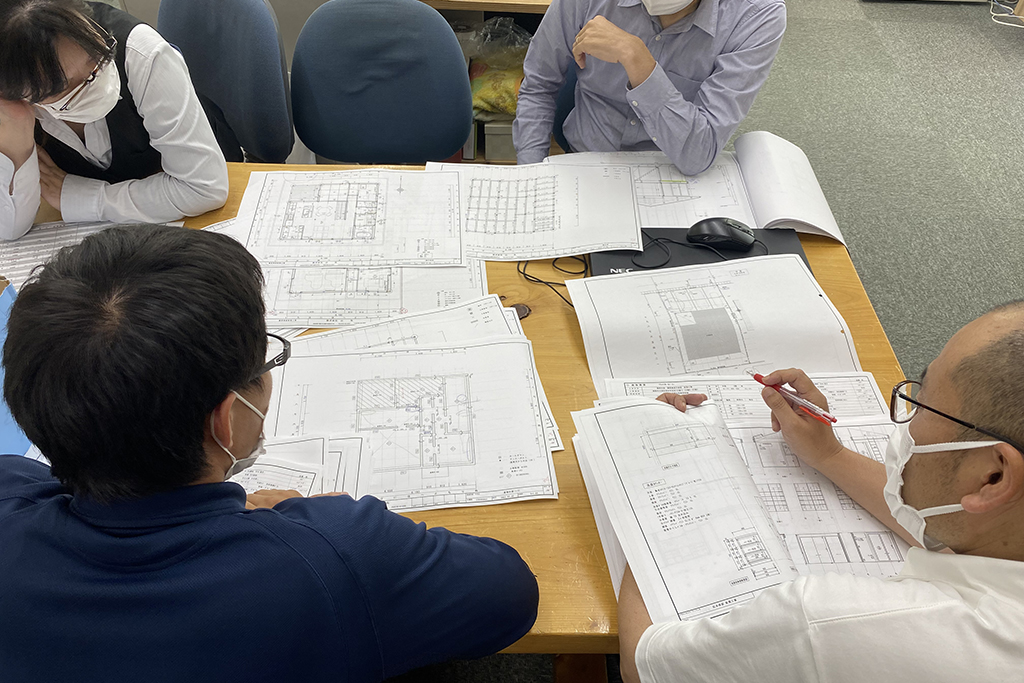 姫路市の木の家　社内図面打ち合わせ