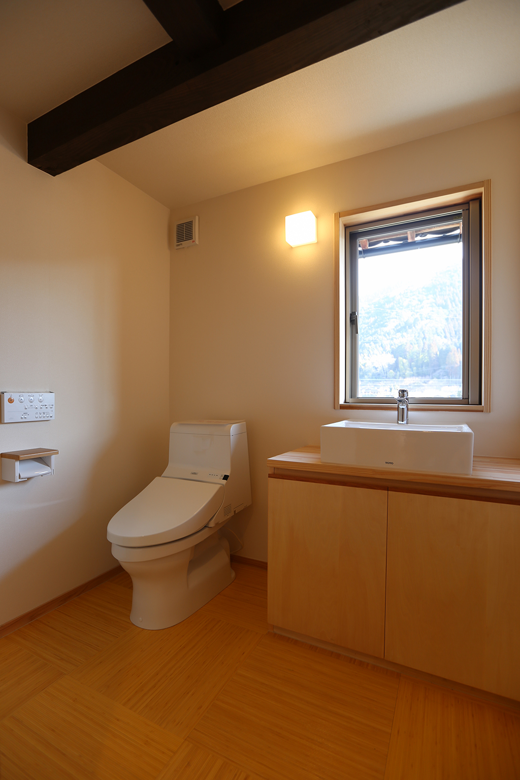 宍粟市の家 広々トイレ