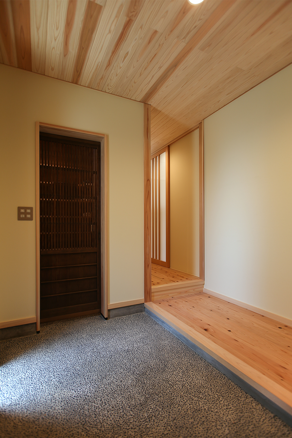 姫路市の木の家 古建具を利用した玄関