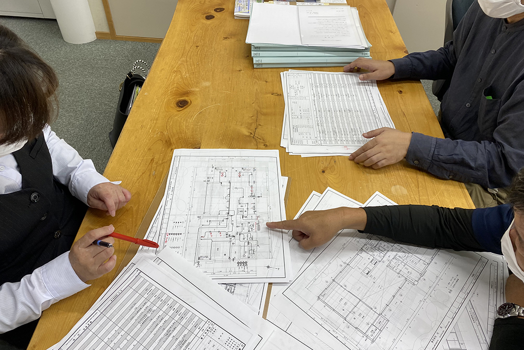 相生市の木の家　社内図面打ち合わせ