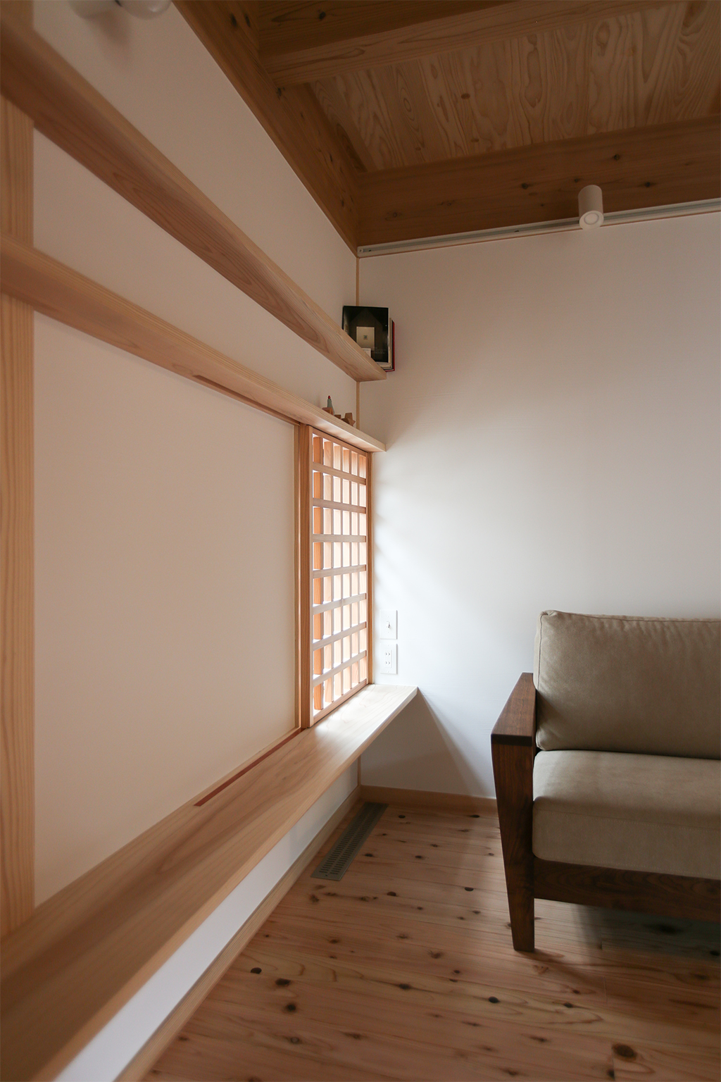 宍粟市の木の家 リビングにある飾り棚
