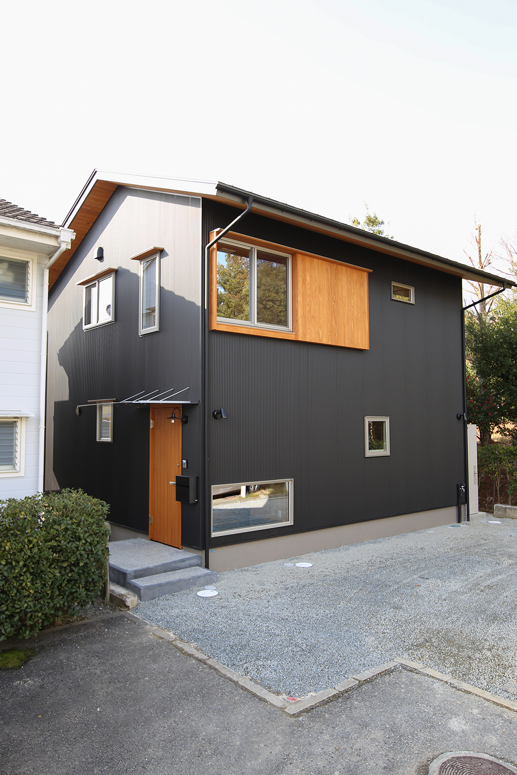神戸市の木の家 ガルバリウム鋼板張りの外観