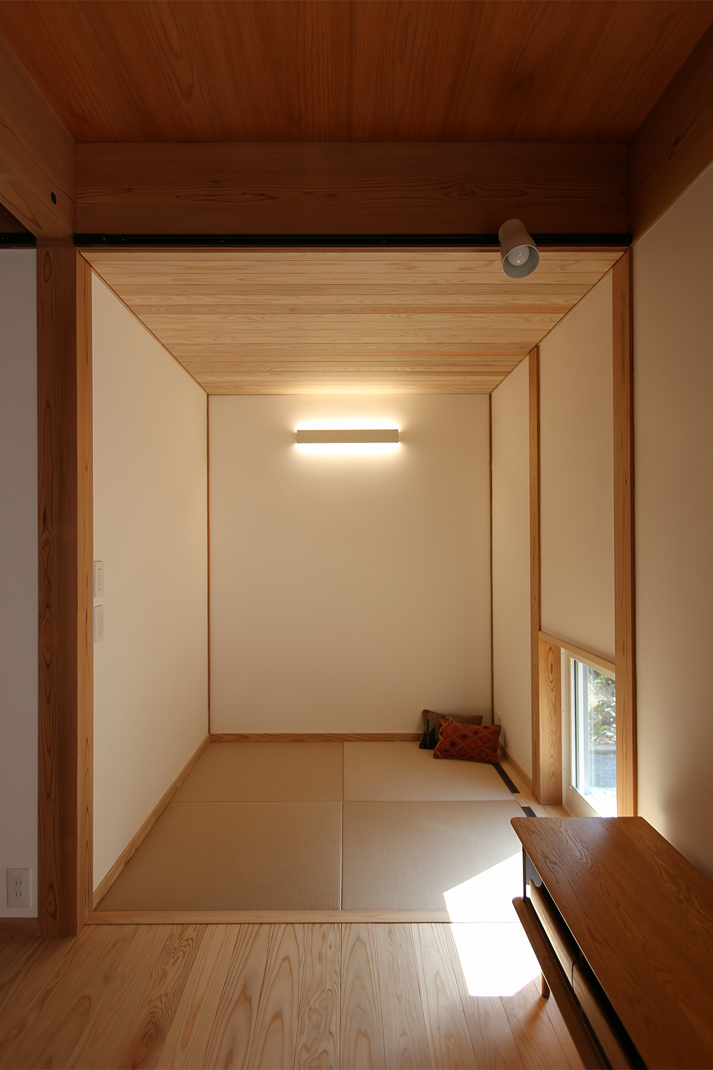 神戸市の木の家 リビング脇の畳の間