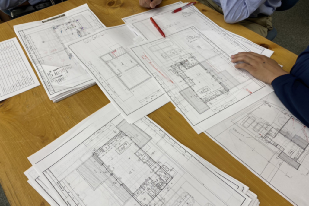 姫路市の木の家　社内図面打ち合わせ