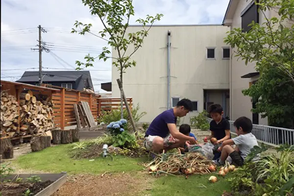 縁屋イメージ 庭で家庭菜園