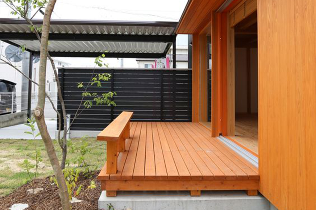 姫路市の木の家 ウッドデッキと木柵イメージ