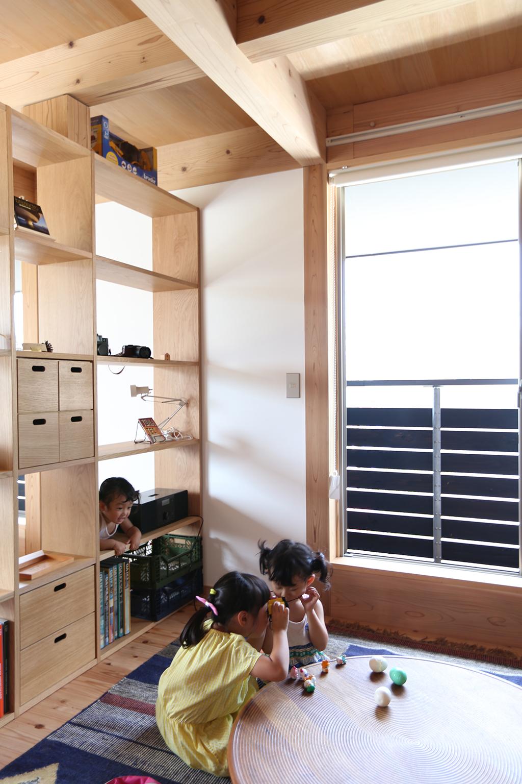 姫路市の木の家 家具で間仕切った子ども部屋