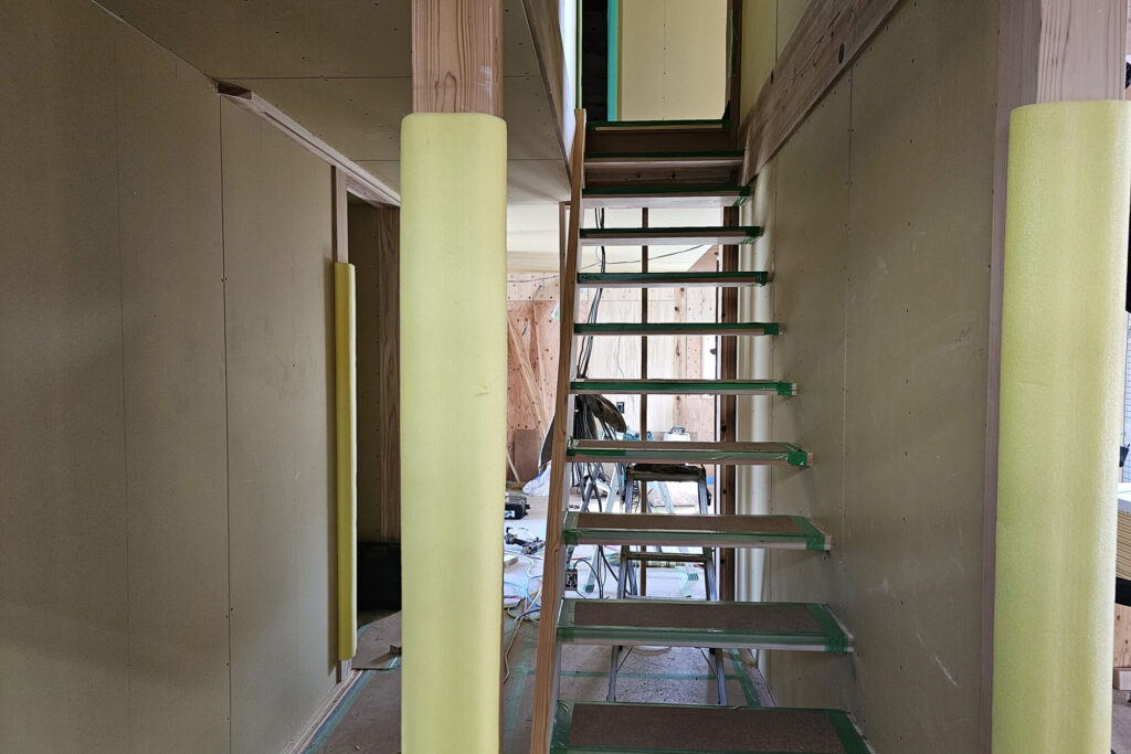 姫路市の木の家　大工工事階段