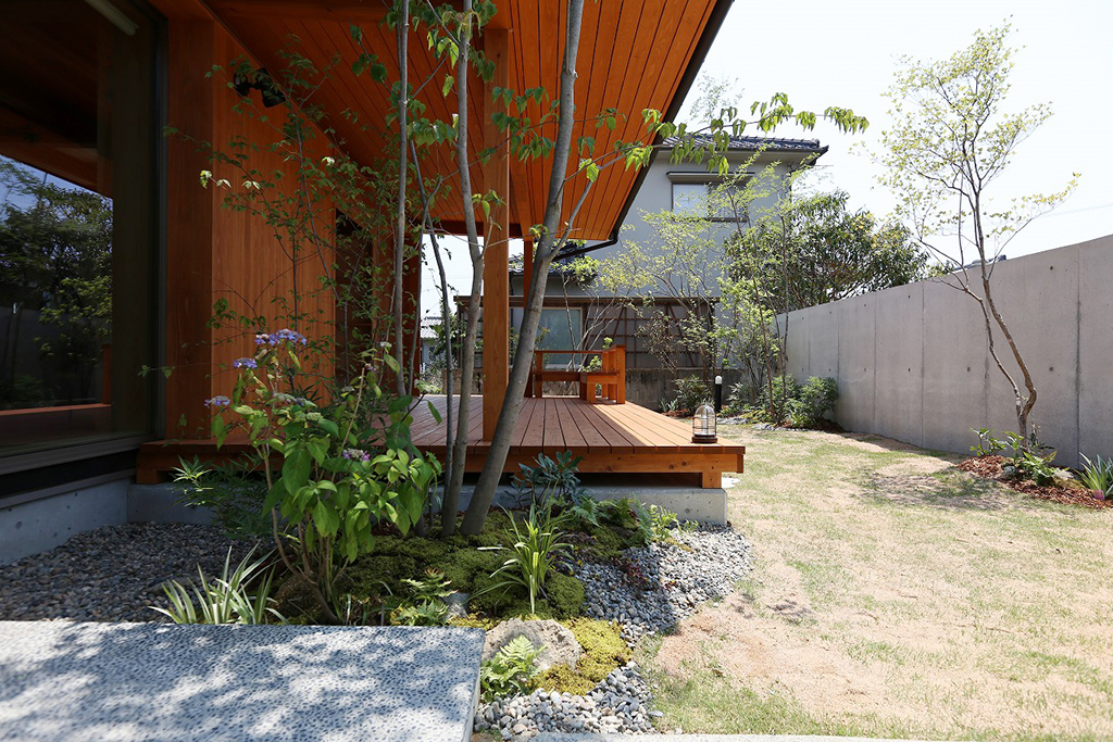 姫路市の木の家 屋根付デッキ＆里山の庭イベージ