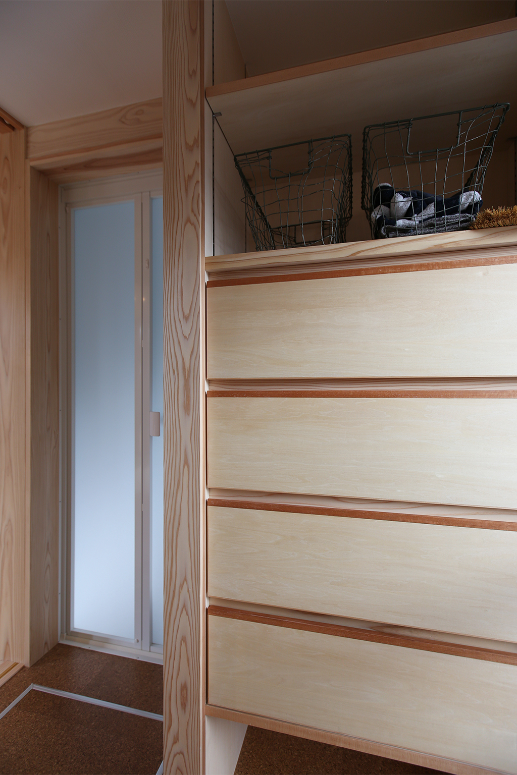姫路市の木の家 大容量の収納のある洗面脱衣室