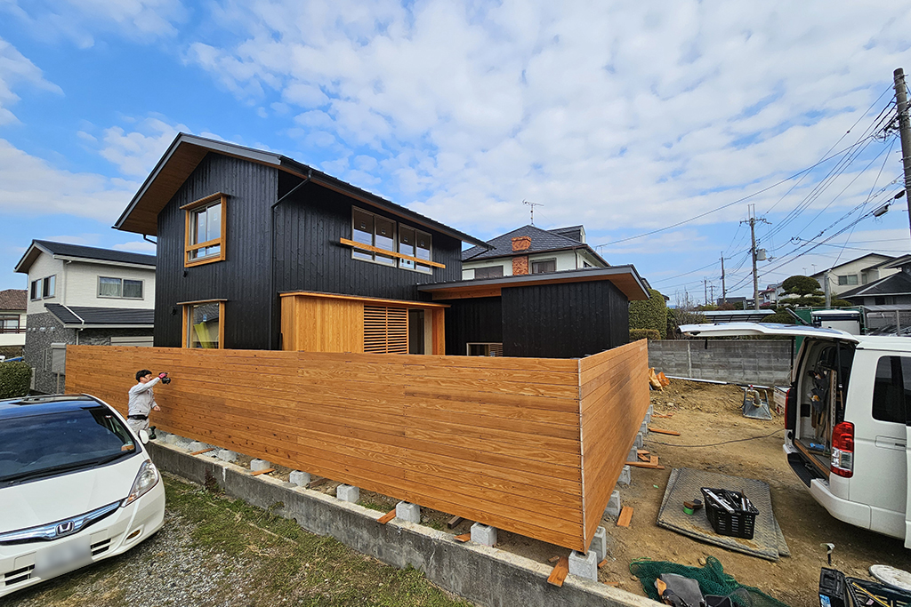 神戸市の木の家　外構工事木柵