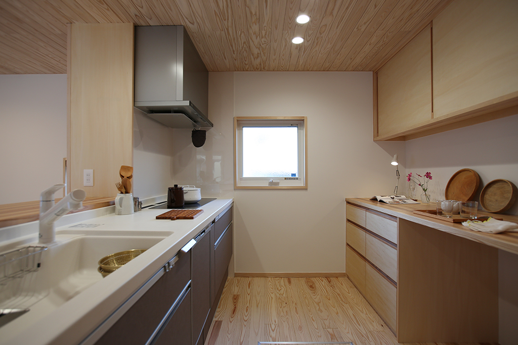 姫路市の木の家 大容量の収納を備えたキッチン