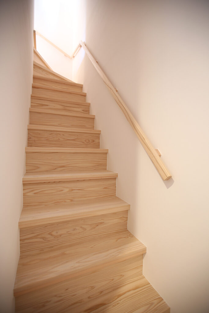 姫路市の木の家 明るい階段室