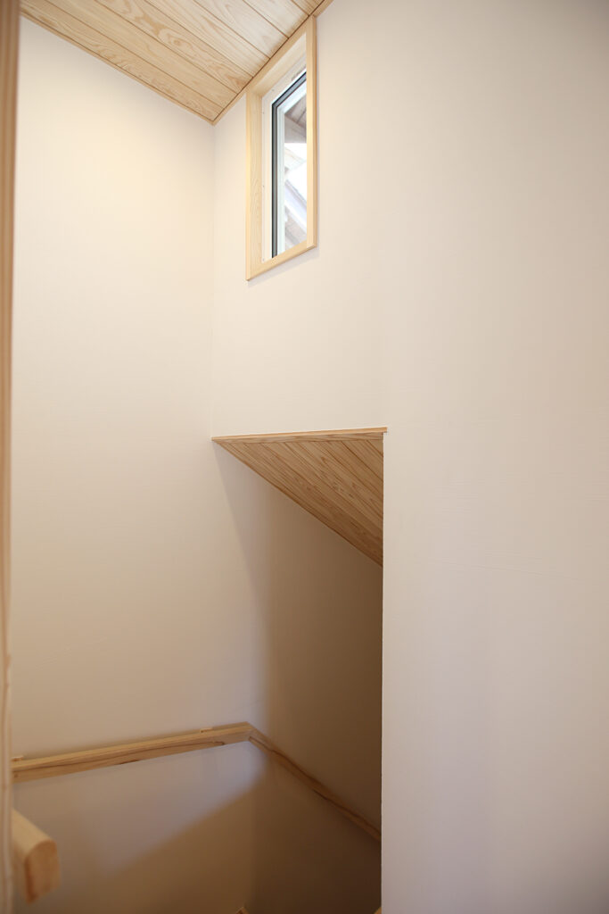 姫路市の木の家 明るい階段室