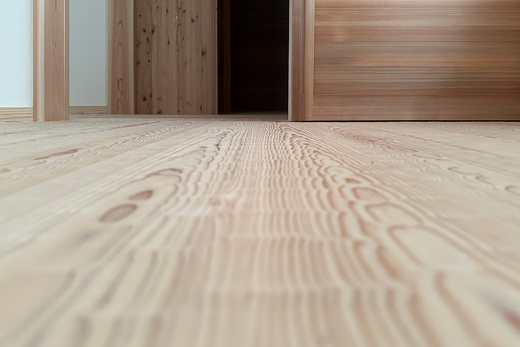 加古川市の木の家 足触りの良いなぐり仕上の床